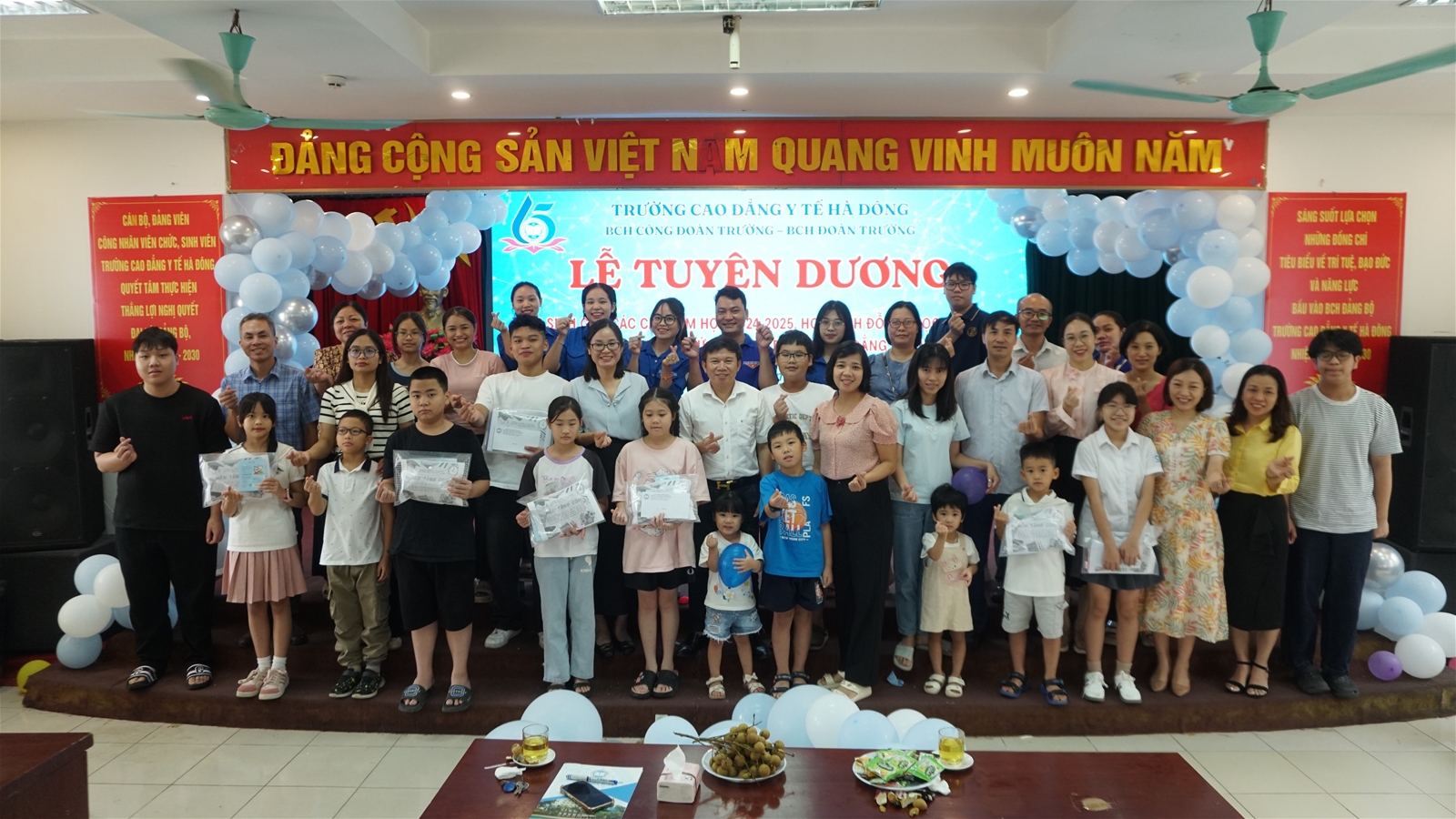 Trường Cao đẳng Y tế Hà Đông tổ chức Lễ tuyên dương – khen thưởng con cán bộ, viên chức, người lao động đạt thành tích xuất sắc năm học 2024 – 2025 Trường Cao đẳng Y tế Hà Đông tổ chức Lễ tuyên dương – khen thưởng con cán bộ, viên chức, người lao động đạt thành tích xuất sắc năm học 2024 – 2025