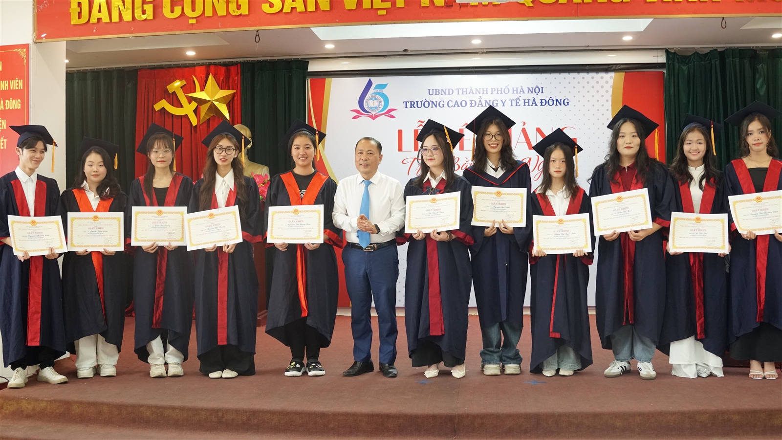 Lễ bế giảng và trao bằng tốt nghiệp cho sinh viên Cao đẳng Dược K12; Cao đẳng Kỹ thuật xét nghiệm y học K11; Trung cấp Y sỹ đa khoa K14