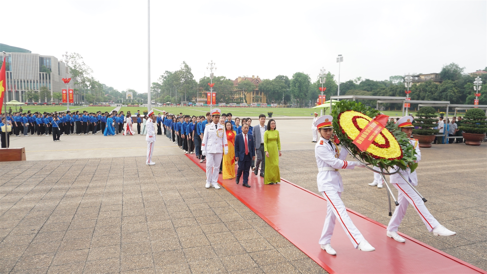 Trường Cao đẳng Y tế Hà Đông tổ chức Lễ báo công dâng Bác