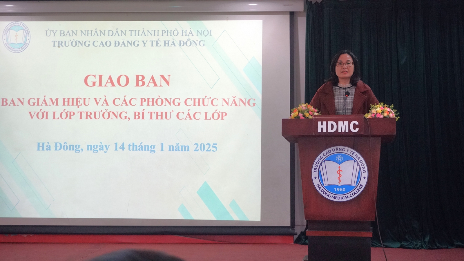 Giao ban Ban Giám hiệu với lớp trưởng và bí thư chi đoàn các lớp Quý I năm 2025