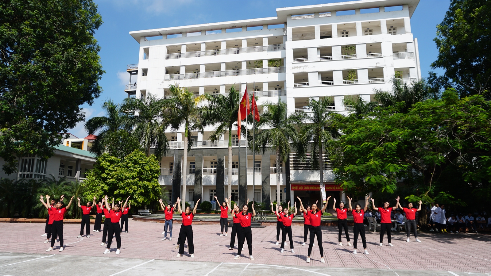 Thông báo chương trình tổng thể các hoạt động chào mừng kỷ niệm 60 năm ngày thành lập trường (1960-2020); Khai giảng năm học 2020-2021 và kỷ niệm ngày nhà giáo Việt Nam 20/11