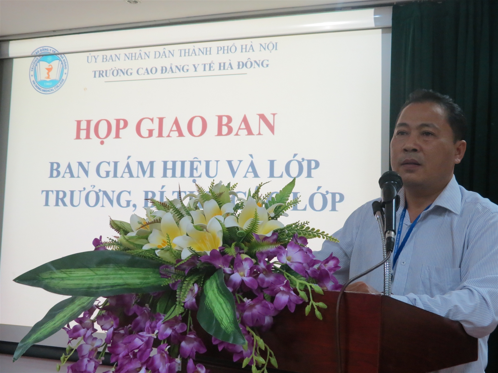 Giao ban Ban Giám hiệu với Lớp trưởng và Bí thư các lớp