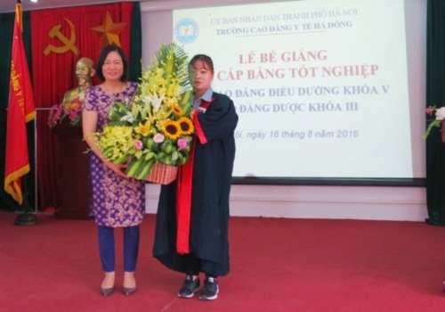 Bế giảng, cấp bằng Tốt nghiệp và trao thưởng HSG TCCN cấp Thành phố năm học 2015 - 2016