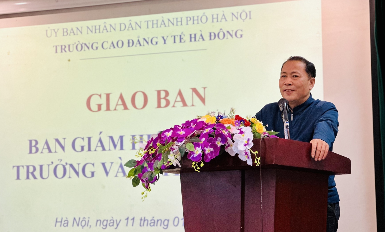 Giao ban Ban Giám hiệu với lớp trưởng và bí thư chi đoàn các lớp năm 2024.