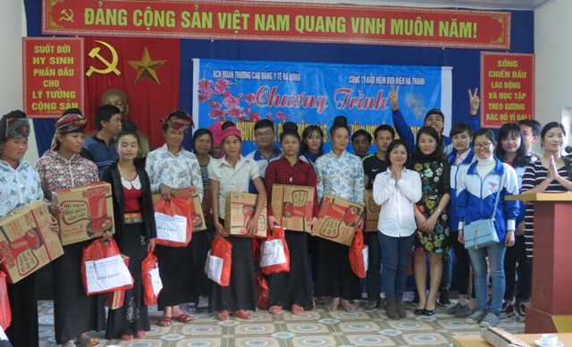 Trường Cao đẳng Y tế Hà Đông tuyên dương học sinh giỏi các cấp và học sinh thi đỗ Đại học năm học 2015 là con cán bộ, giảng viên trong trường